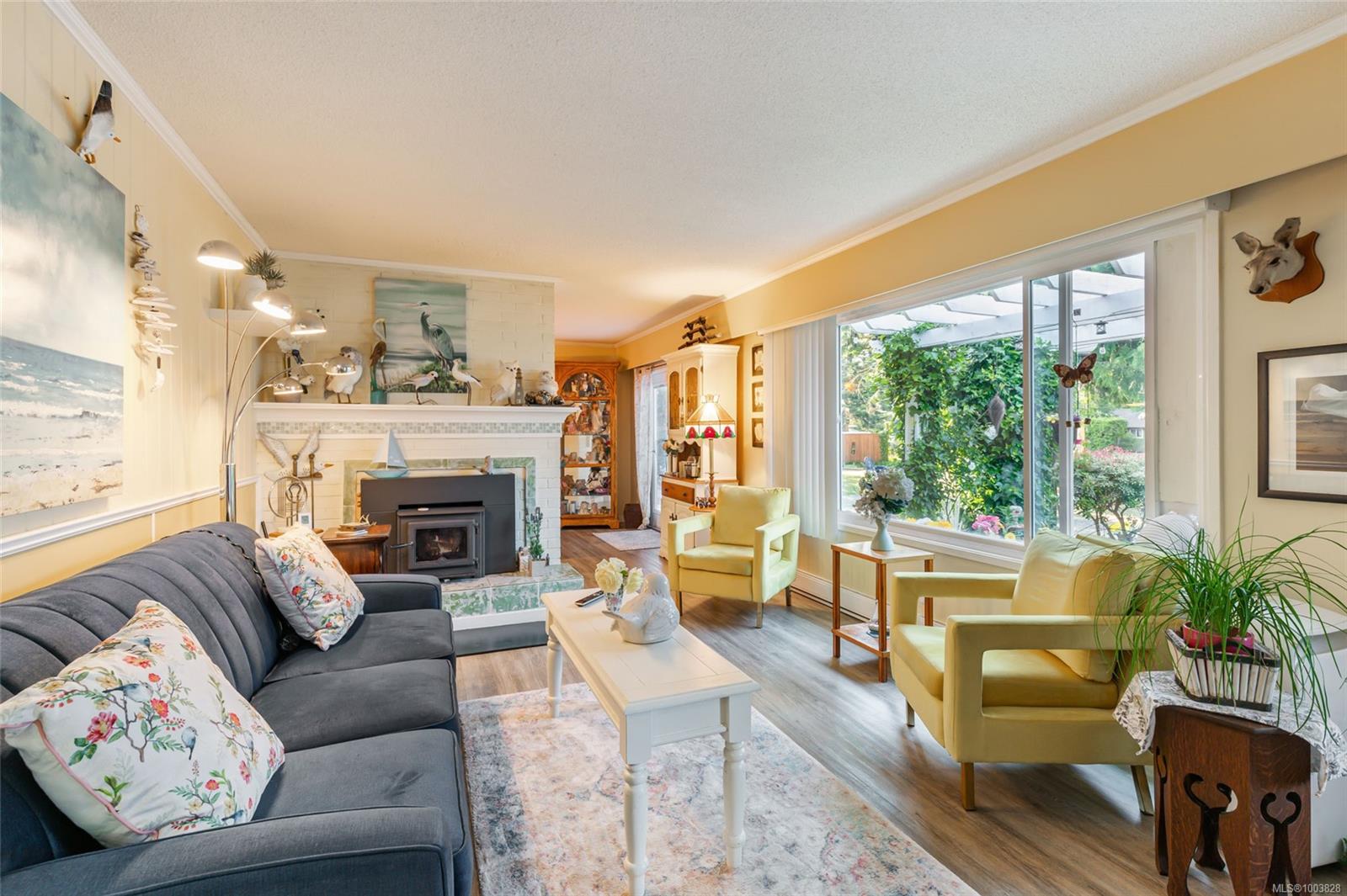 $949,000 - 1226 Centre Rd<br>British Columbia, V9K 2G8