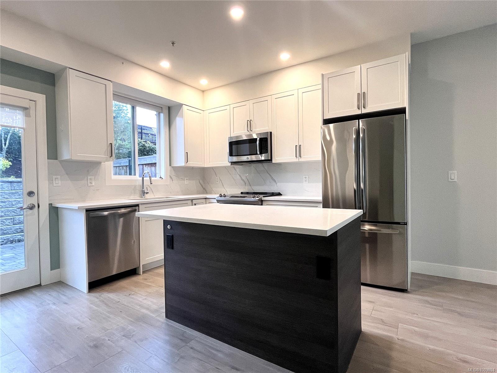 $535,000 - 1726 Kerrisdale Rd<br>British Columbia, V9S 1N5