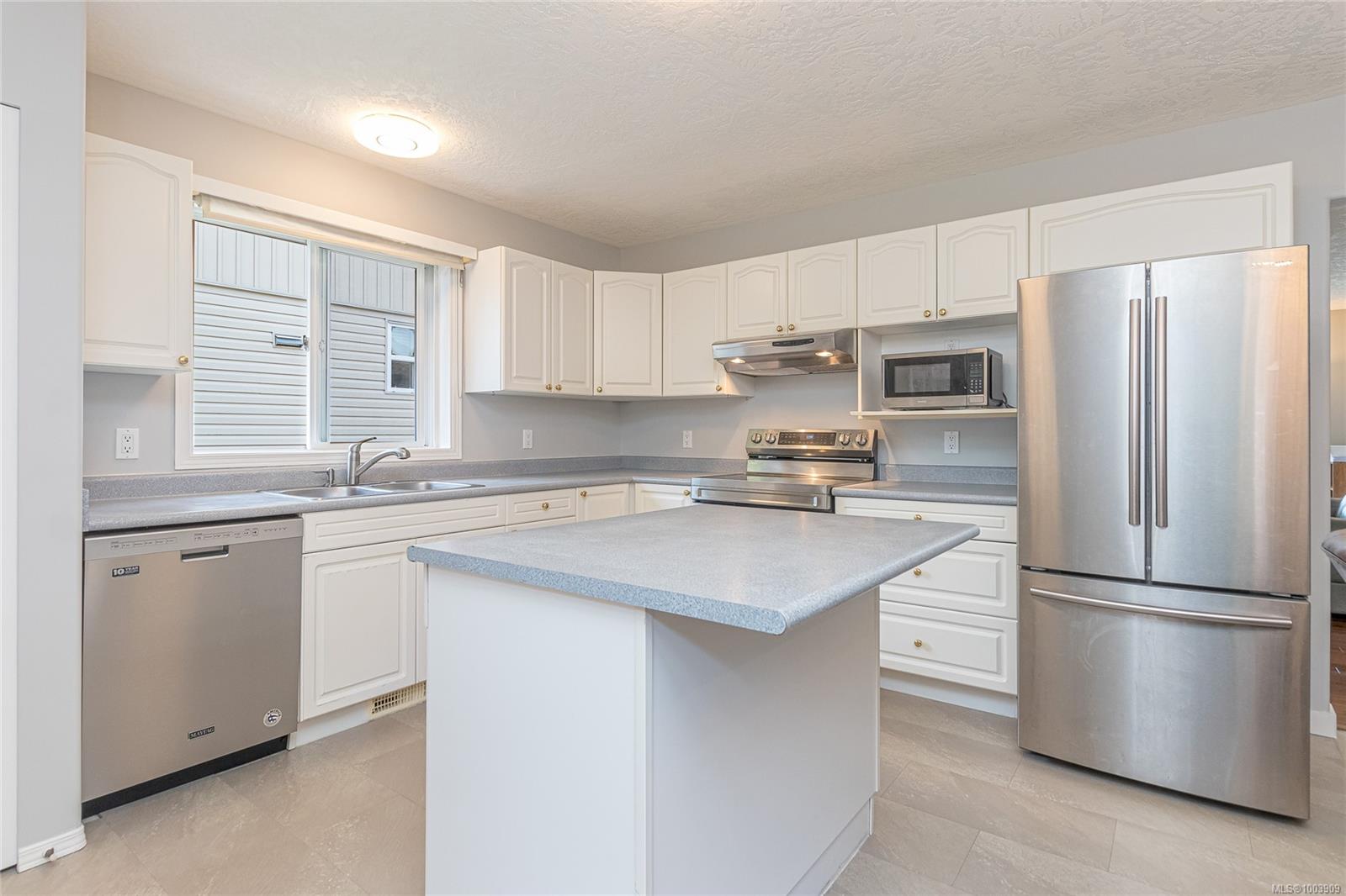 $799,000 - 4731 Hammond Bay Rd<br>British Columbia, V9T 5A9