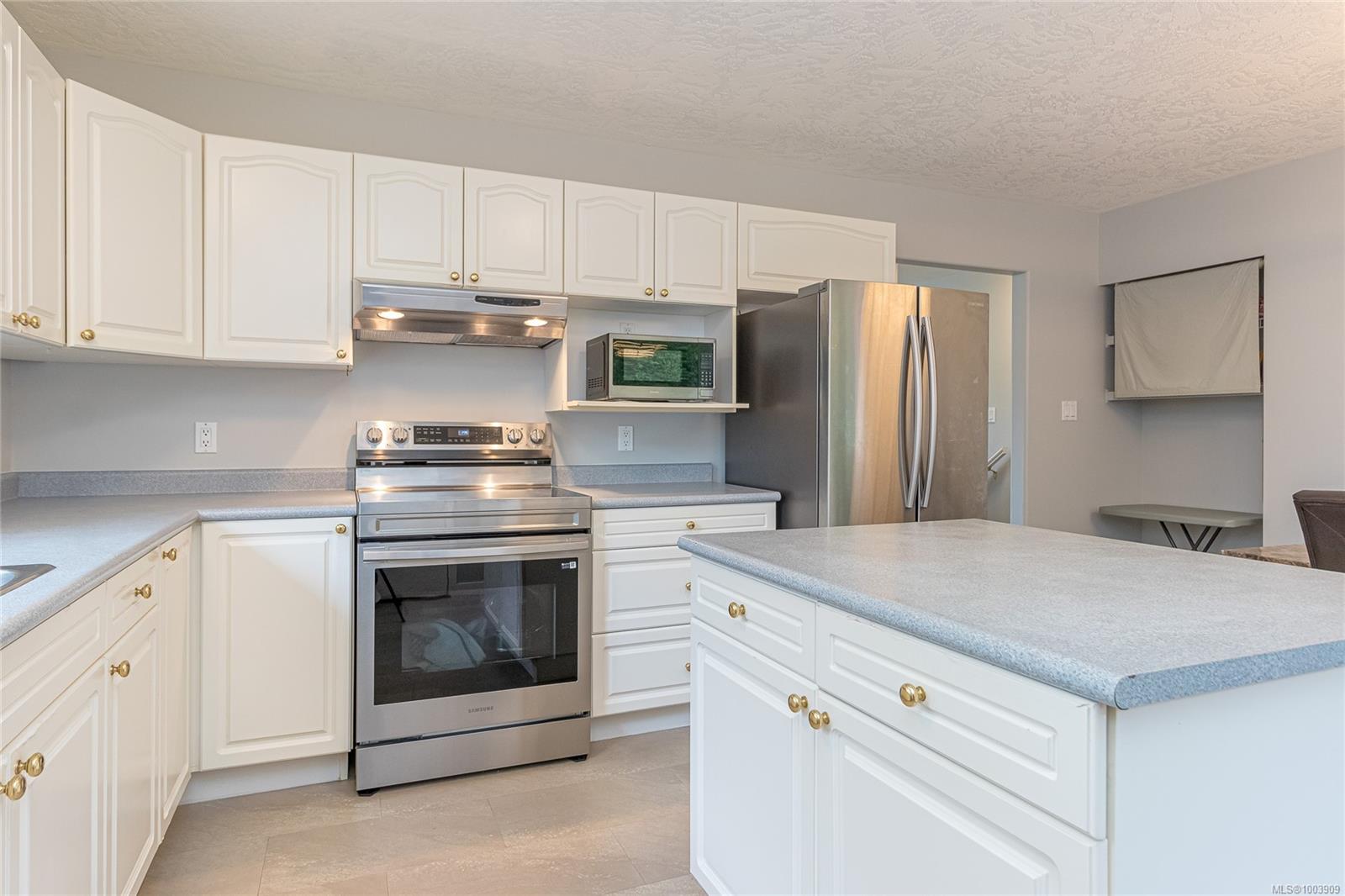 $799,000 - 4731 Hammond Bay Rd<br>British Columbia, V9T 5A9