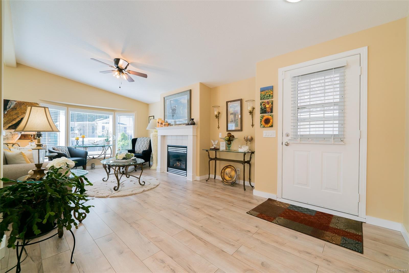 $469,900 - 1927 Valley Oak Dr<br>British Columbia, V9R 6N1
