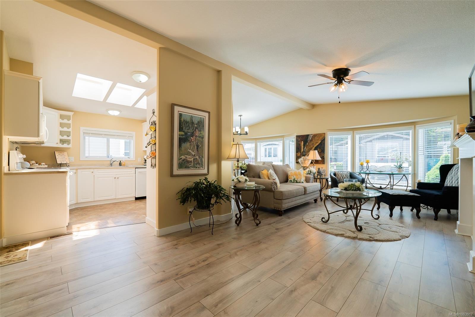 $469,900 - 1927 Valley Oak Dr<br>British Columbia, V9R 6N1