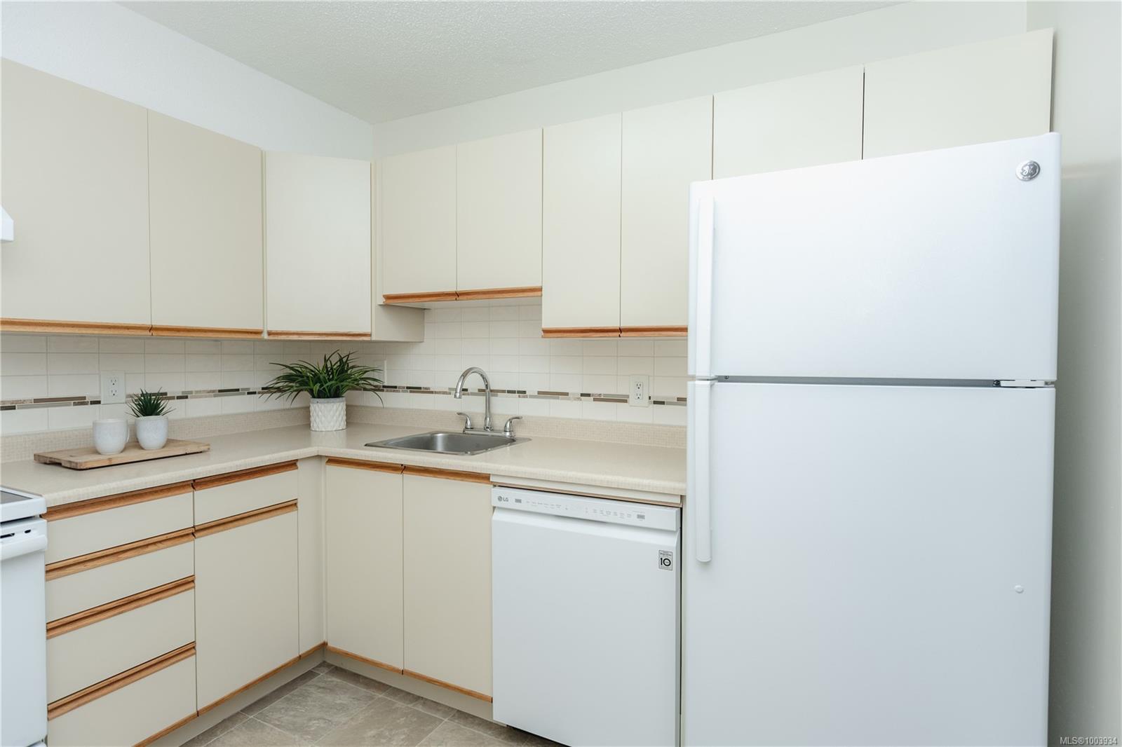 $420,000 - 6715 Dover Rd<br>British Columbia, V9V 1L9