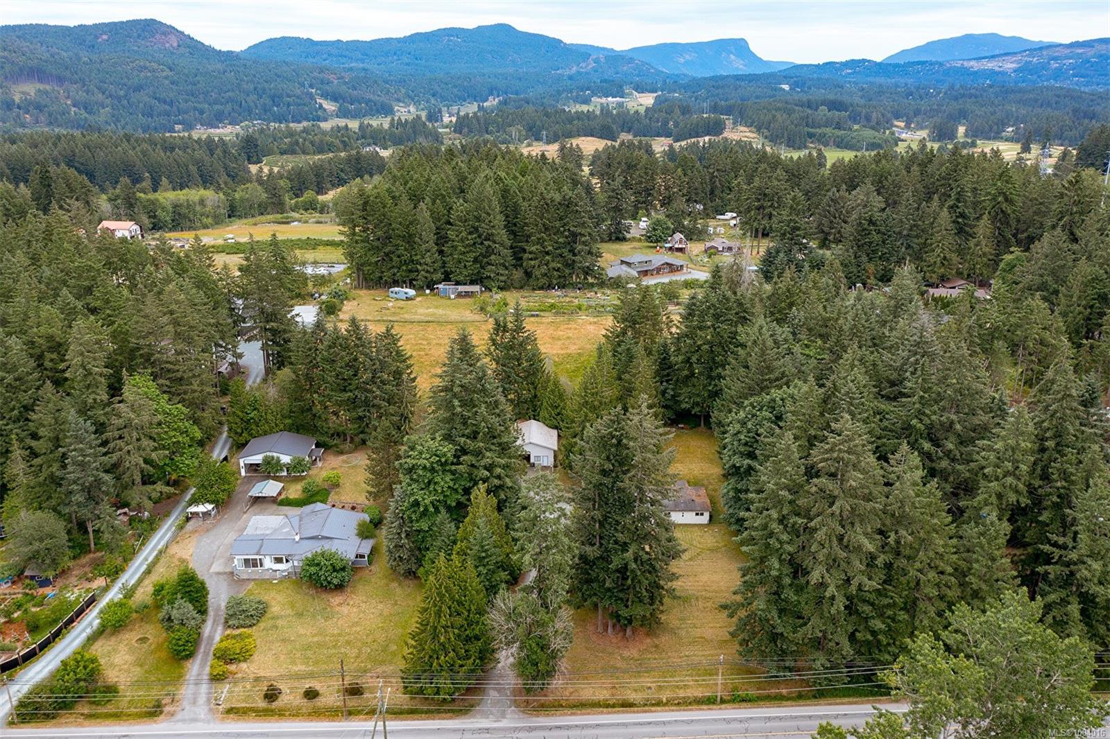 $1,375,000 - 7155 &B7155 Bell McKInnon Rd<br>British Columbia, V9L 6B5