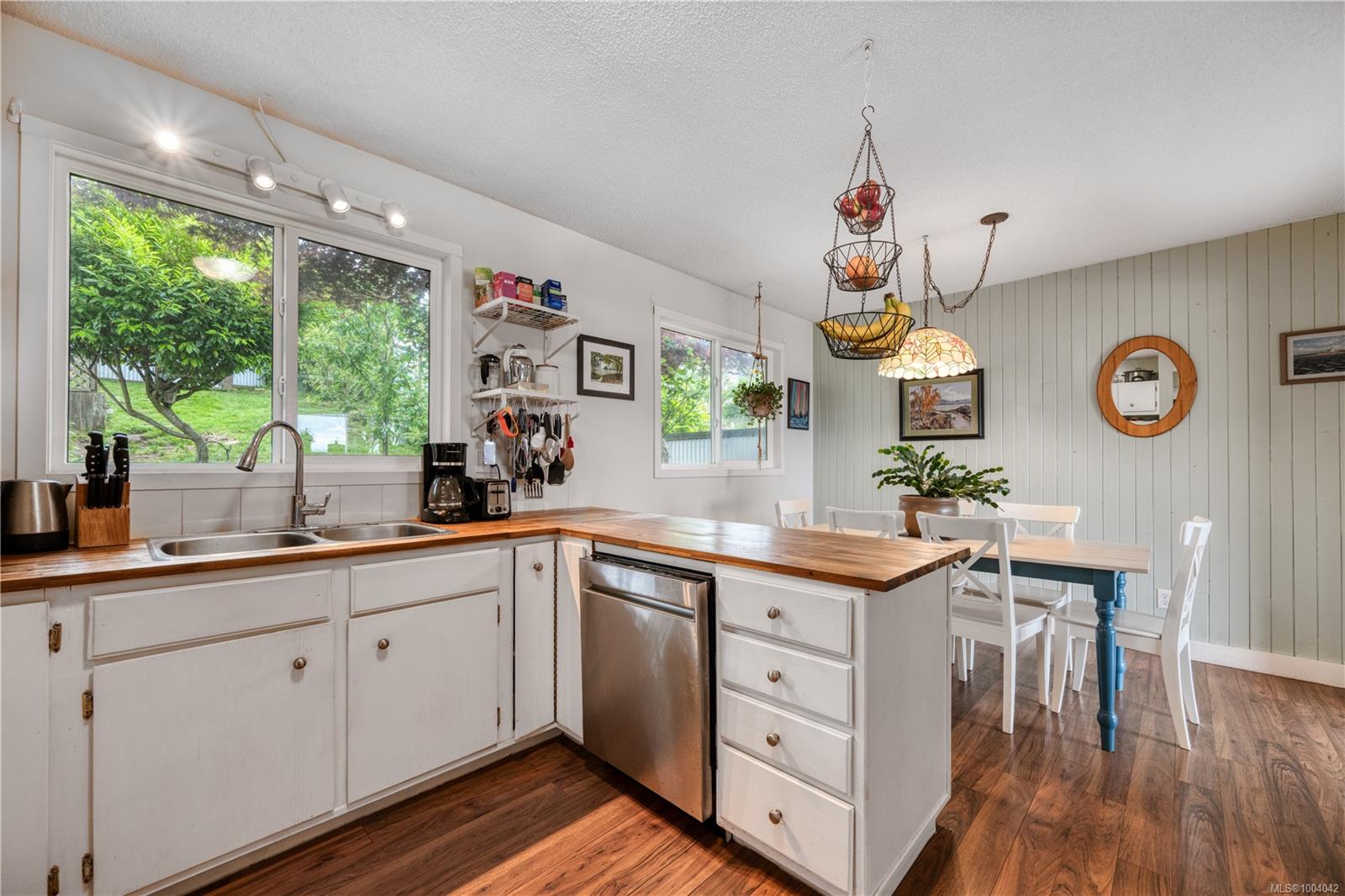 $369,000 - 2185 Camosun Cres<br>British Columbia, V0N 2R0