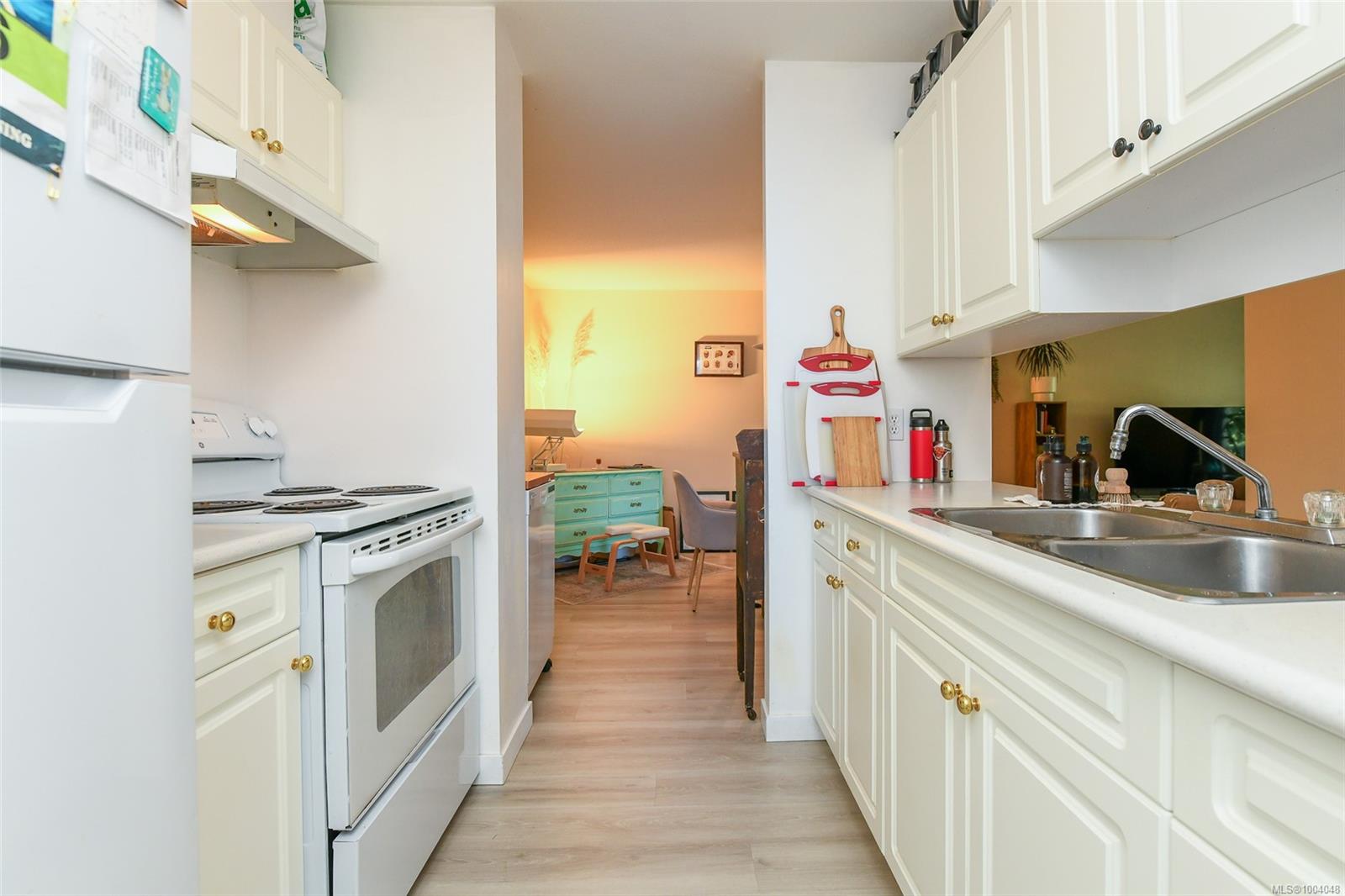 $369,000 - 1355 Cumberland Rd<br>British Columbia, V9N 2G1