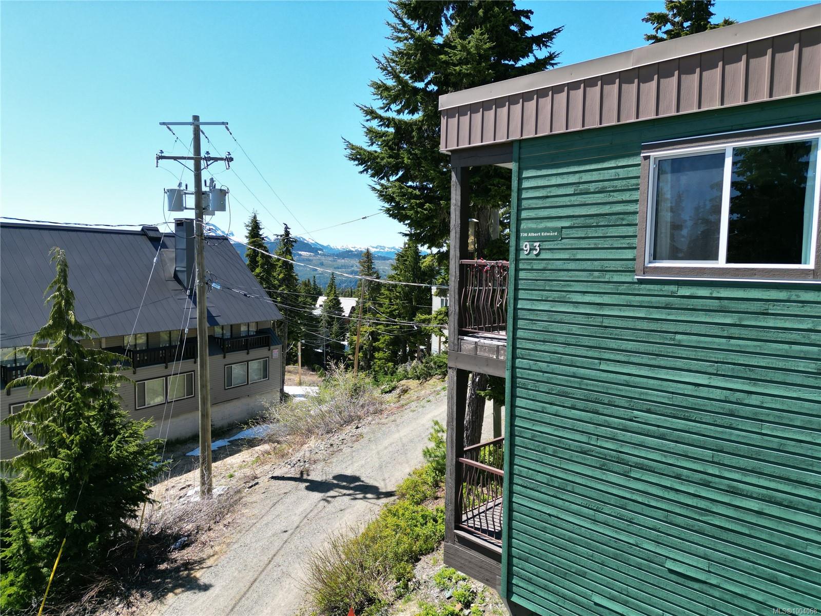 $439,500 - 736 ALBERT EDWARD Pl<br>British Columbia, V9J 1L0