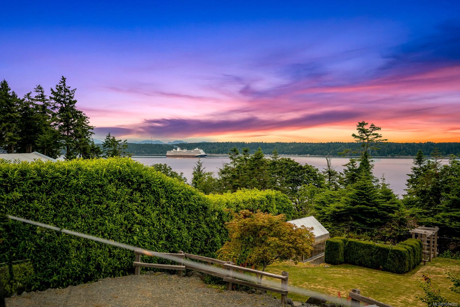 $1,384,000 - 321 Carnegie St<br>British Columbia, V9W 2J4