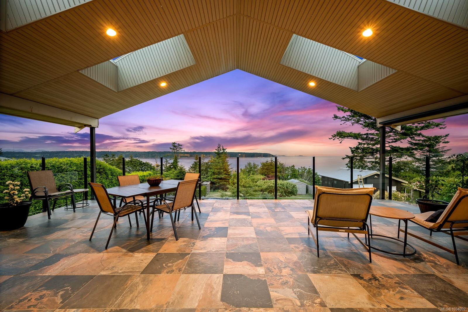 $1,384,000 - 321 Carnegie St<br>British Columbia, V9W 2J4