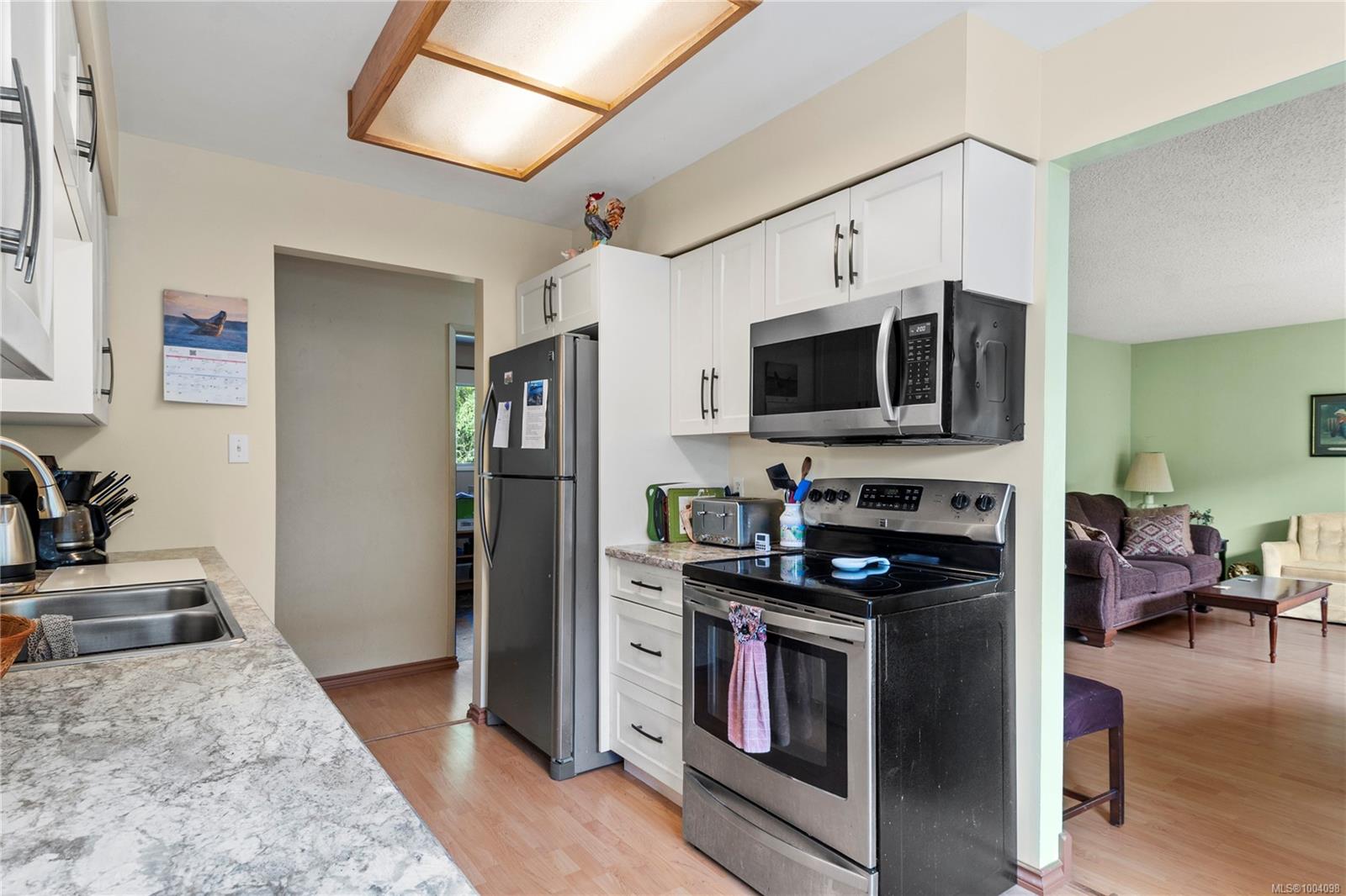 $639,000 - 880 Pinecrest Rd<br>British Columbia, V9W 3P3