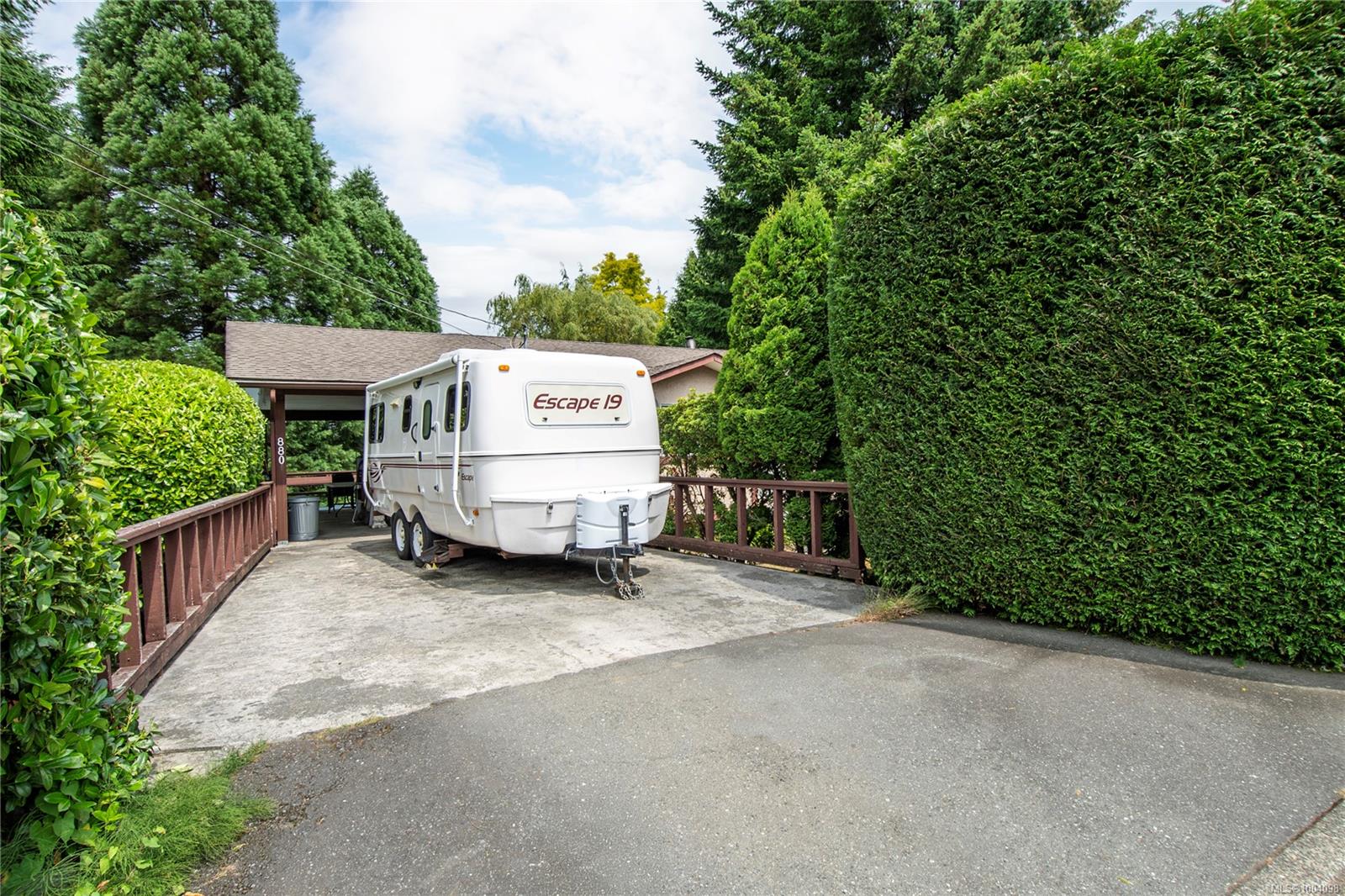 $639,000 - 880 Pinecrest Rd<br>British Columbia, V9W 3P3