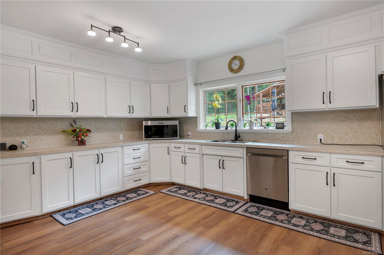 $895,000 - 413 Cape Mudge Rd<br>British Columbia, V0P 1N0