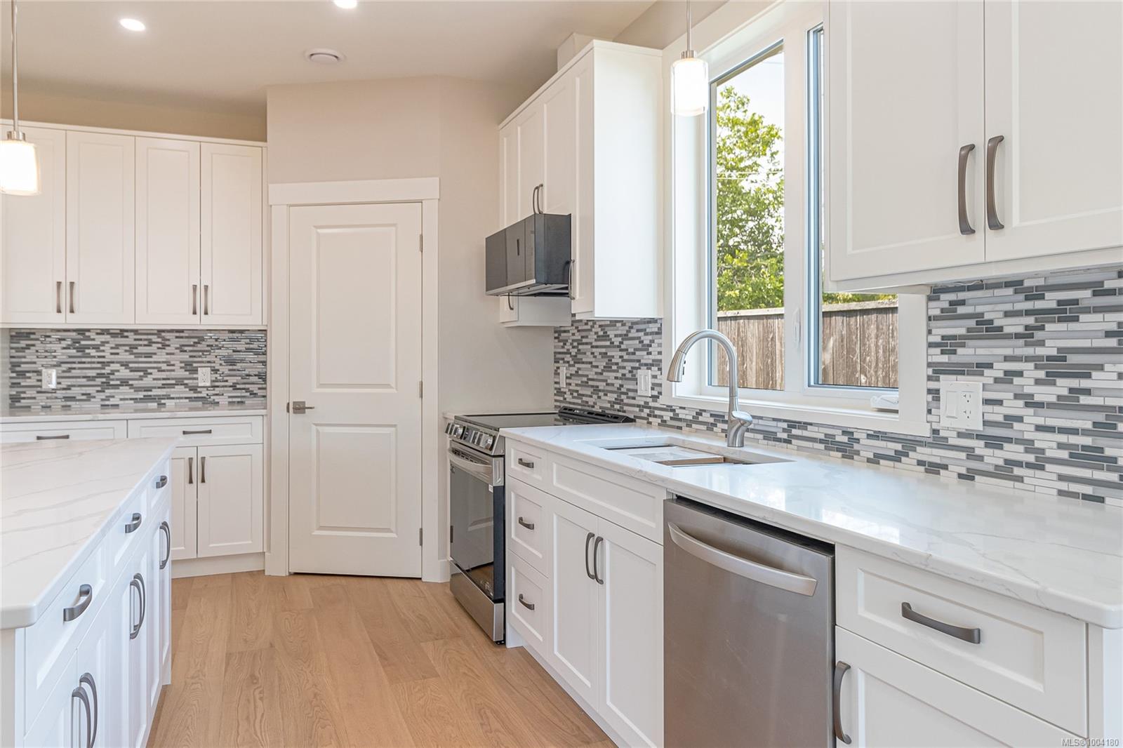 $989,000 - 317 Pioneer Cres<br>British Columbia, V9P 1V5