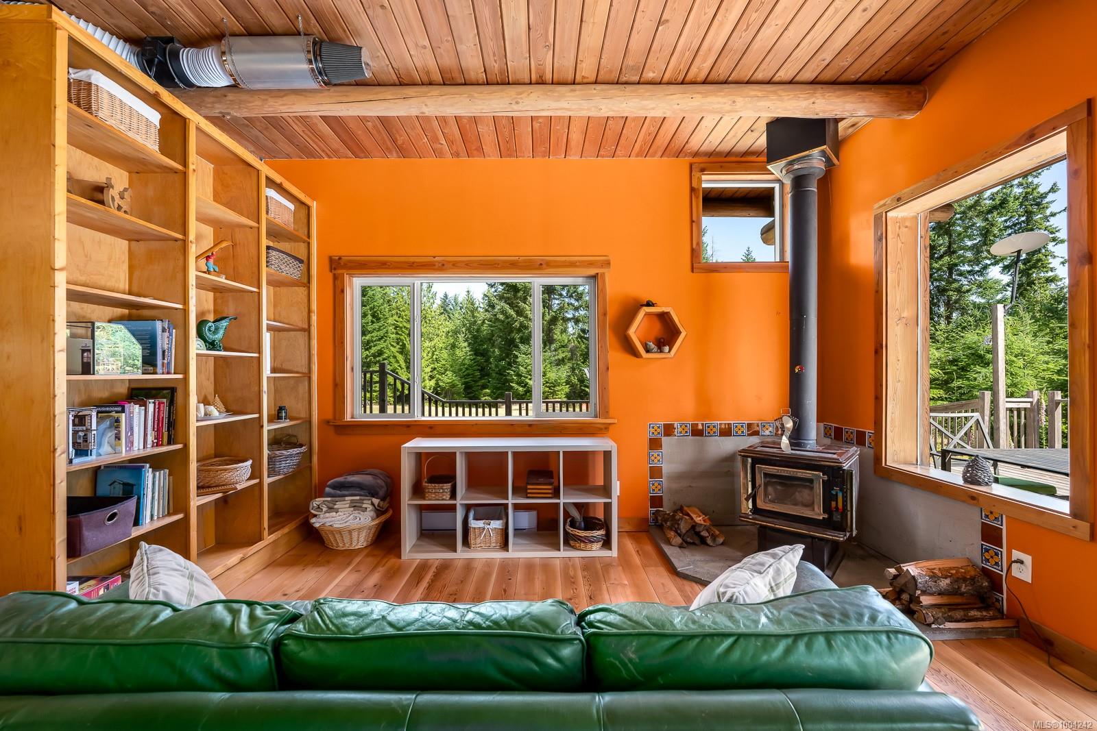 $1,090,000 - 2350 Chickadee Rd<br>British Columbia, V0R 1T0