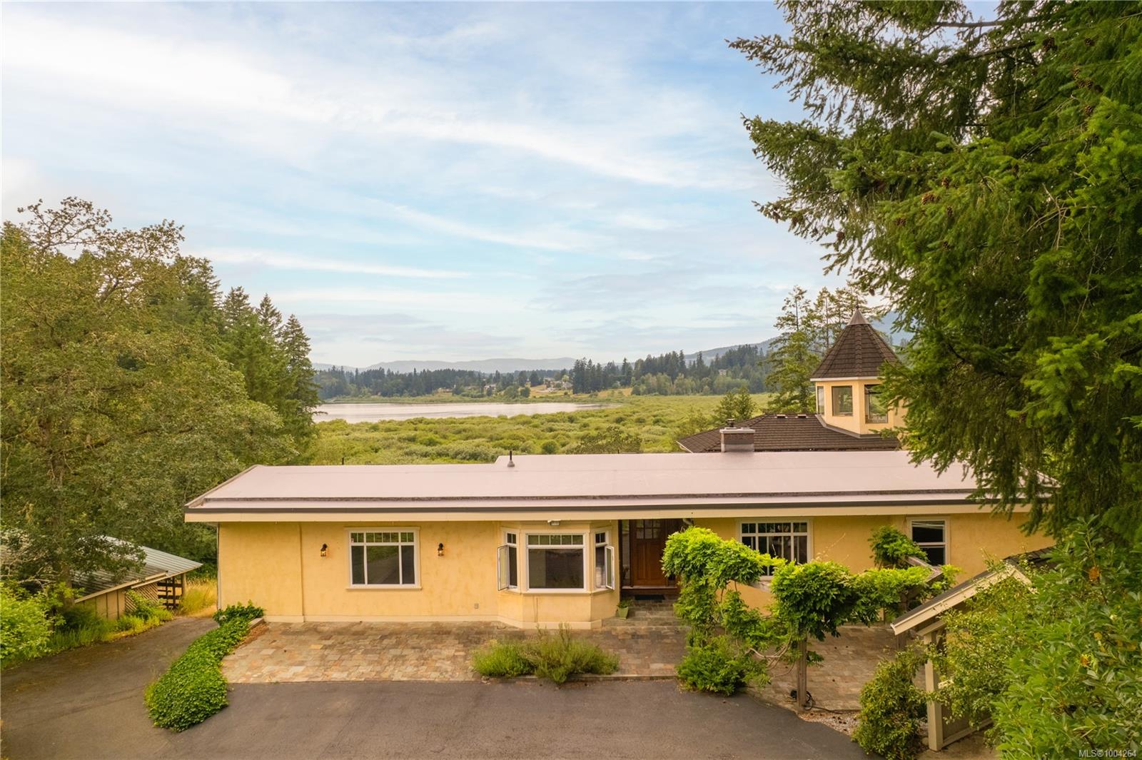 $1,750,000 - 2439 Calais Rd<br>British Columbia, V9L 5V5
