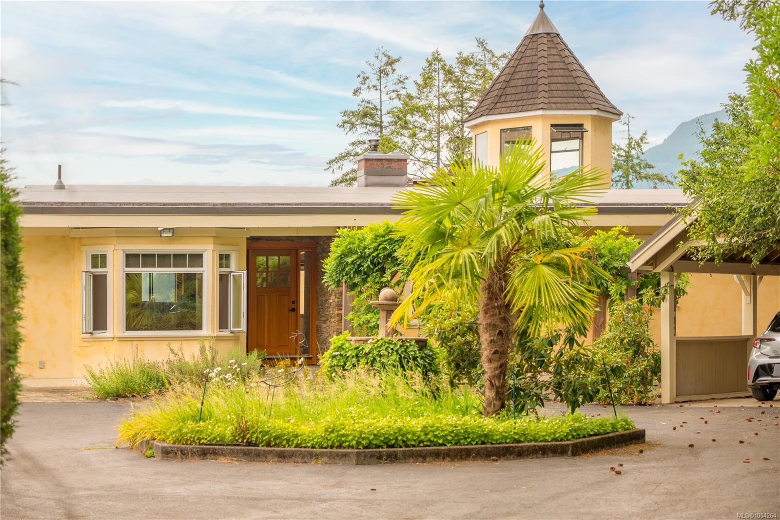 $1,750,000 - 2439 Calais Rd<br>British Columbia, V9L 5V5