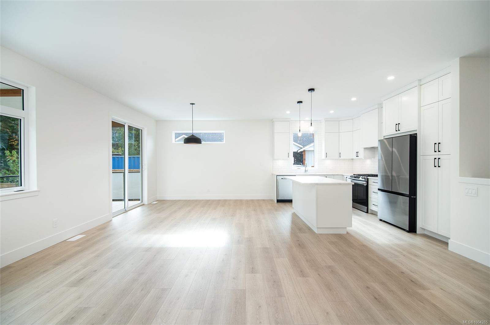 $875,000 - 1580 Glen Eagle Dr<br>British Columbia, V9W 3N1