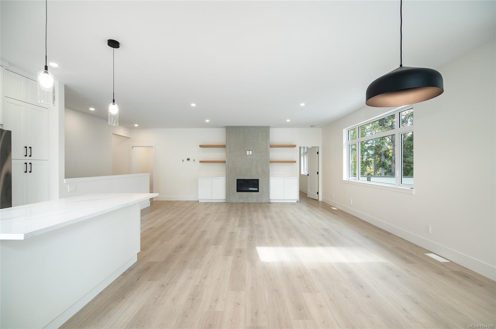 $875,000 - 1580 Glen Eagle Dr<br>British Columbia, V9W 3N1