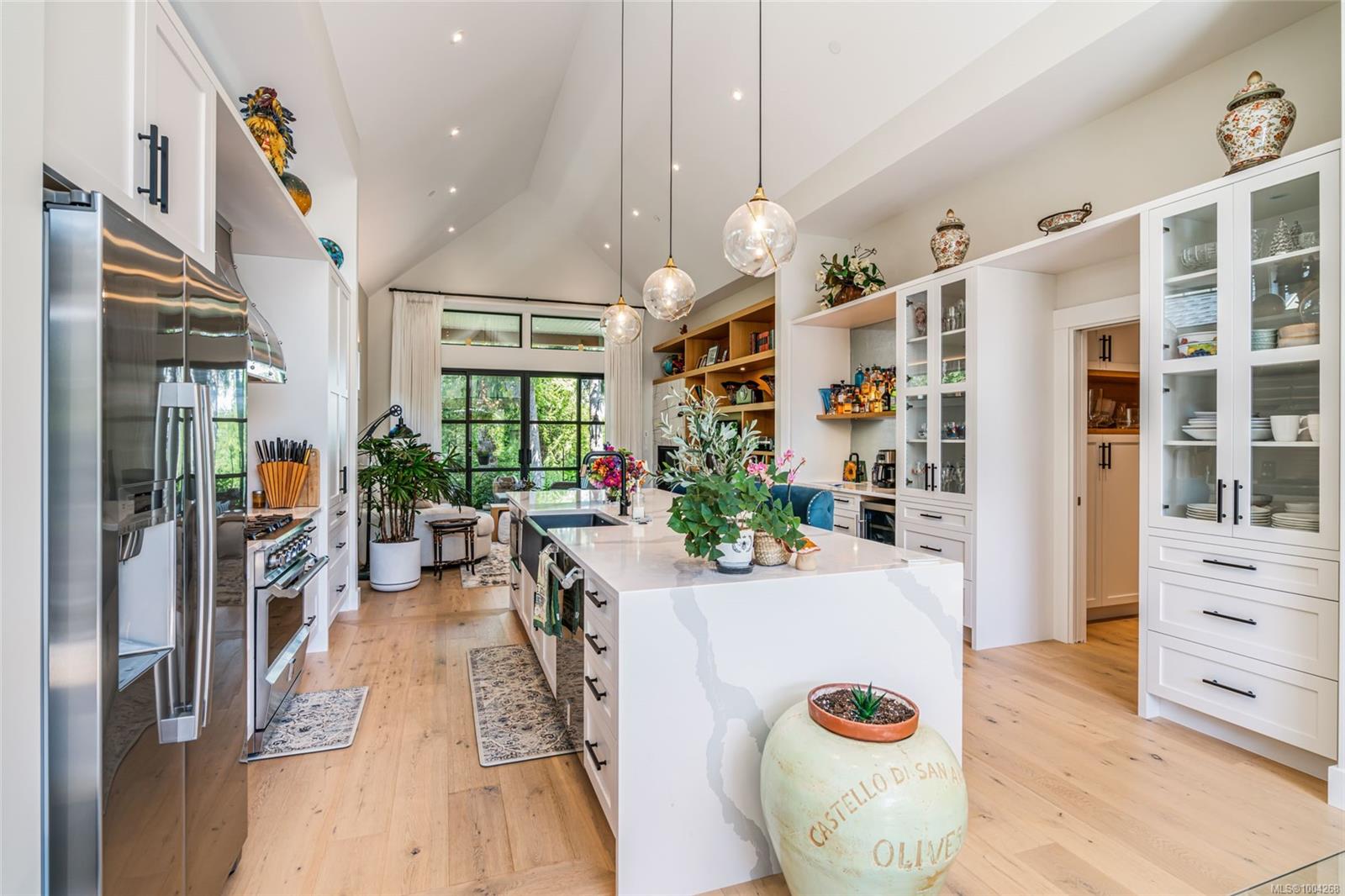 $1,550,000 - 863 Claymore Cres<br>British Columbia, V9K 0A9