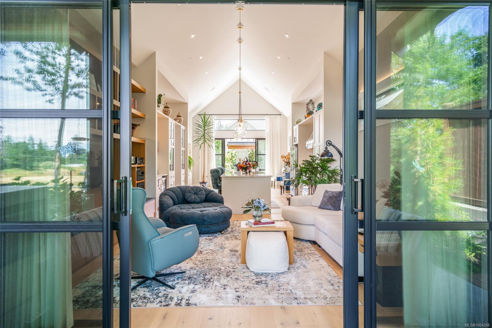 $1,550,000 - 863 Claymore Cres<br>British Columbia, V9K 0A9