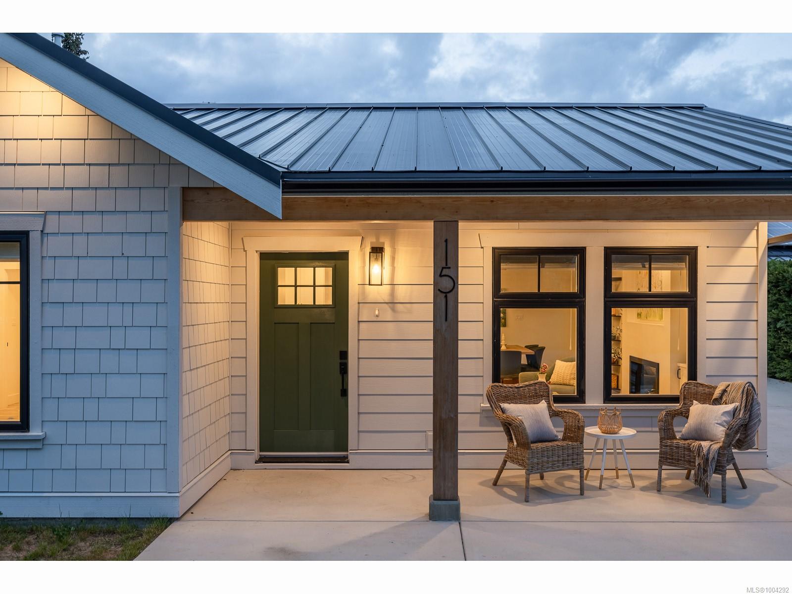$725,000 - 151 HICKEY Ave<br>British Columbia, V9P 1M1