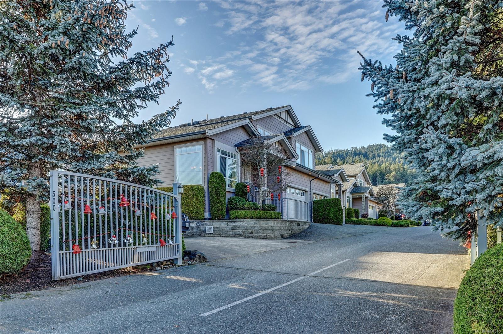 $674,900 - 500 Russell Rd<br>British Columbia, V9G 1W3