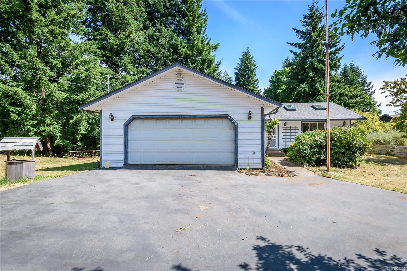 $775,000 - 2186 Waveland Rd<br>British Columbia, V9J 1X8
