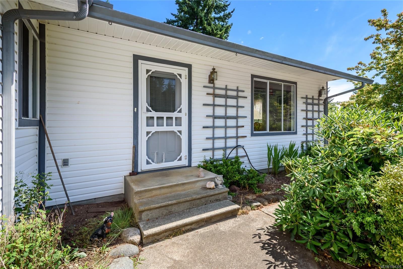 $775,000 - 2186 Waveland Rd<br>British Columbia, V9J 1X8