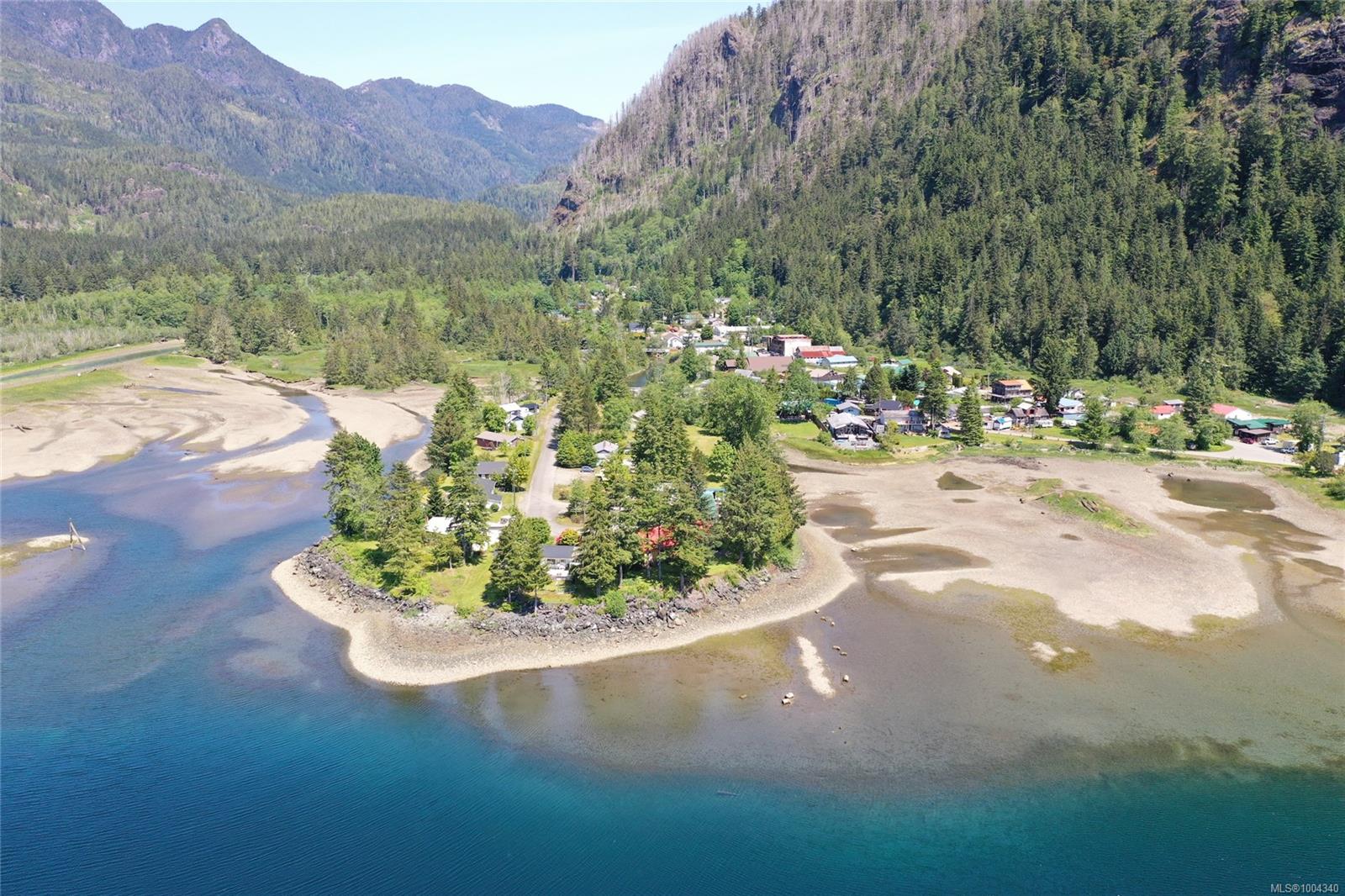 $2,890,000 - 315 Pandora Cres<br>British Columbia, V0P 2A0