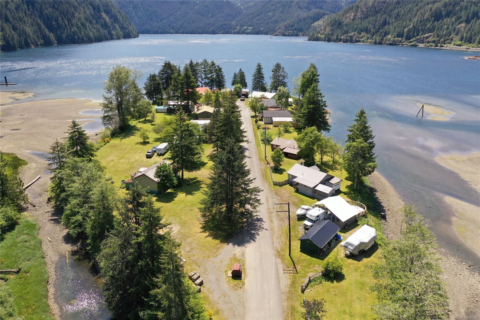 $2,890,000 - 315 Pandora Cres<br>British Columbia, V0P 2A0