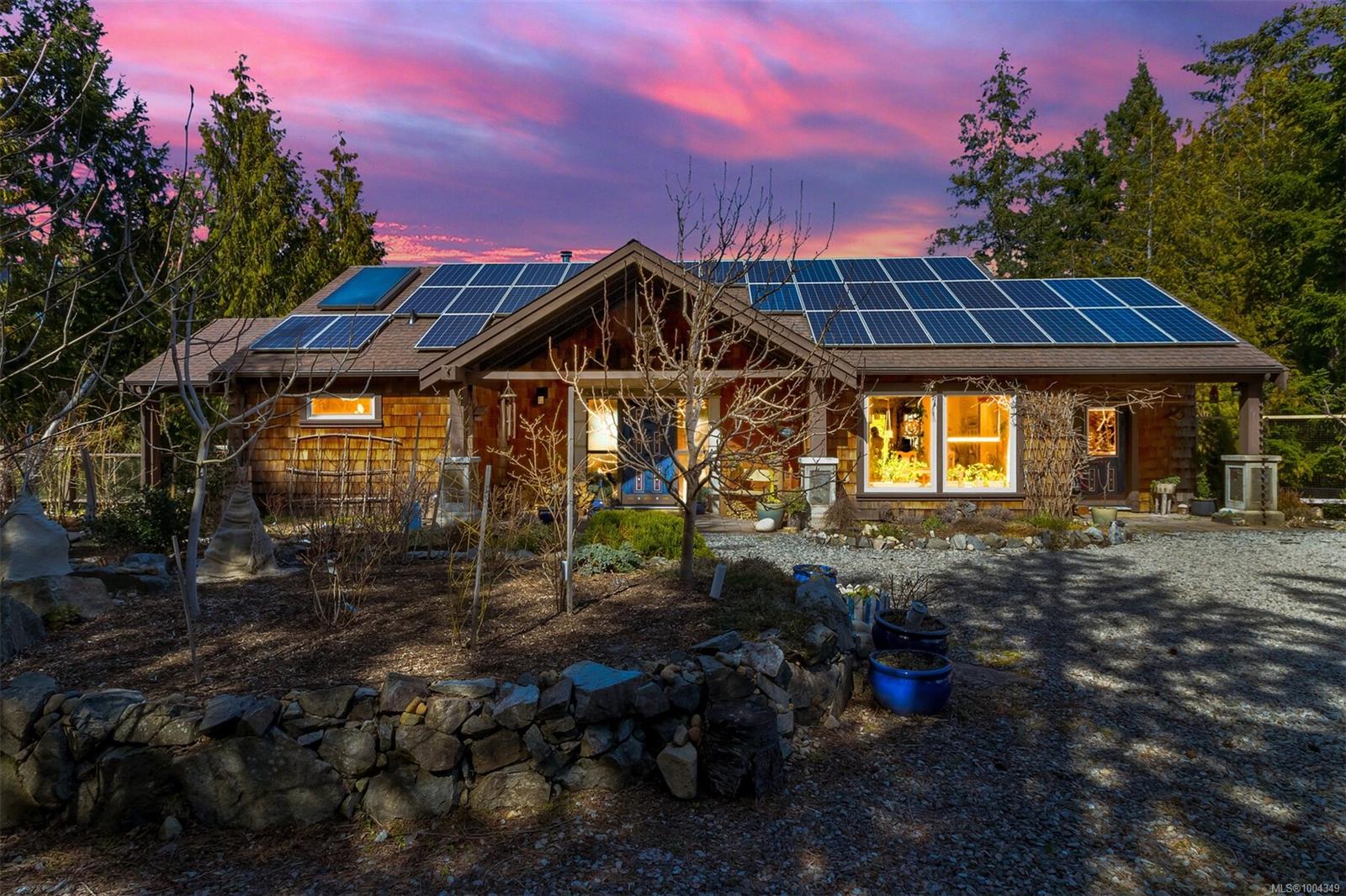 $1,398,000 - 1860 Ashling Rd<br>British Columbia, V9K 2V1