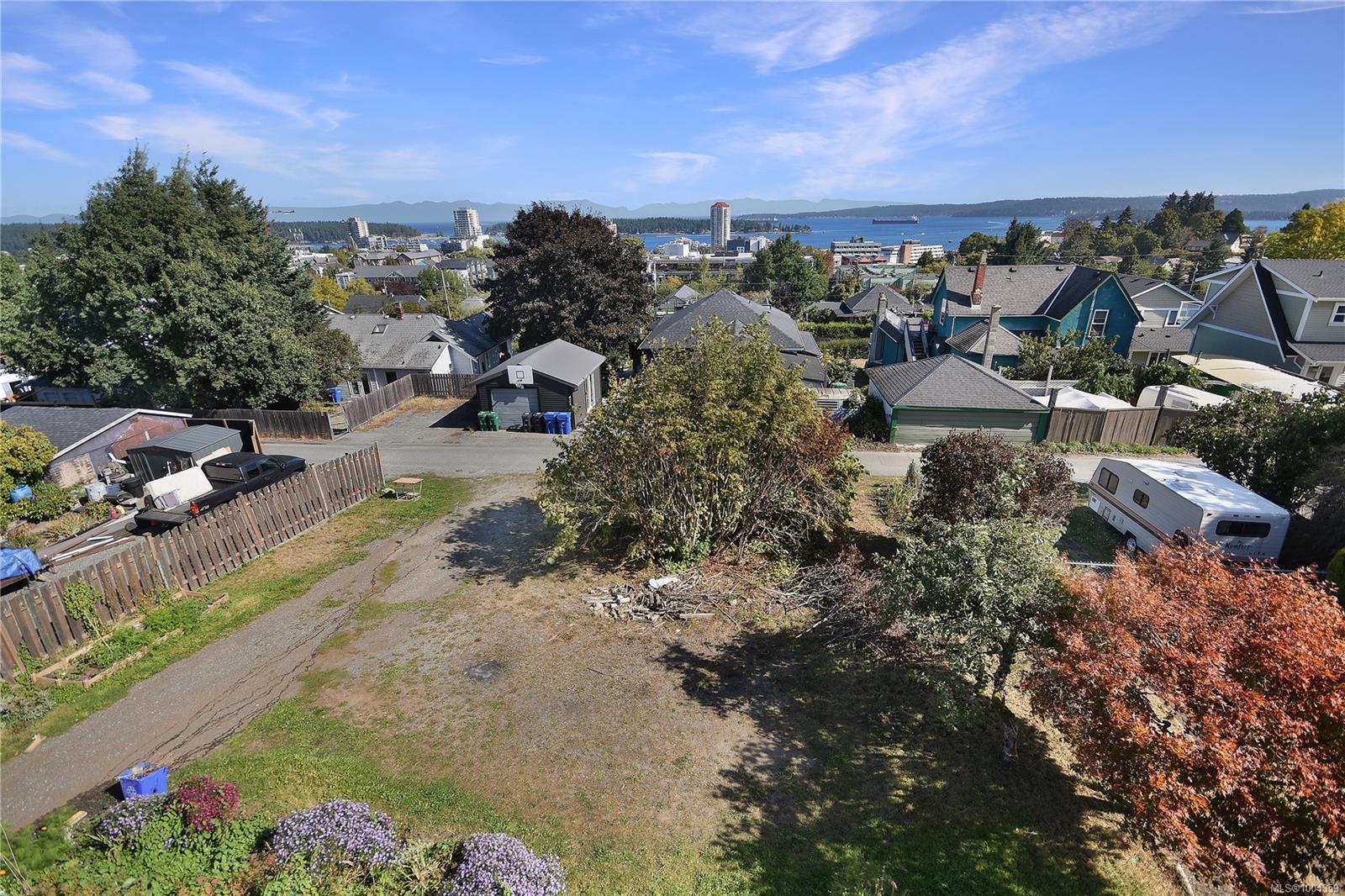 $799,900 - 418 Kennedy St<br>British Columbia, V9R 2J5