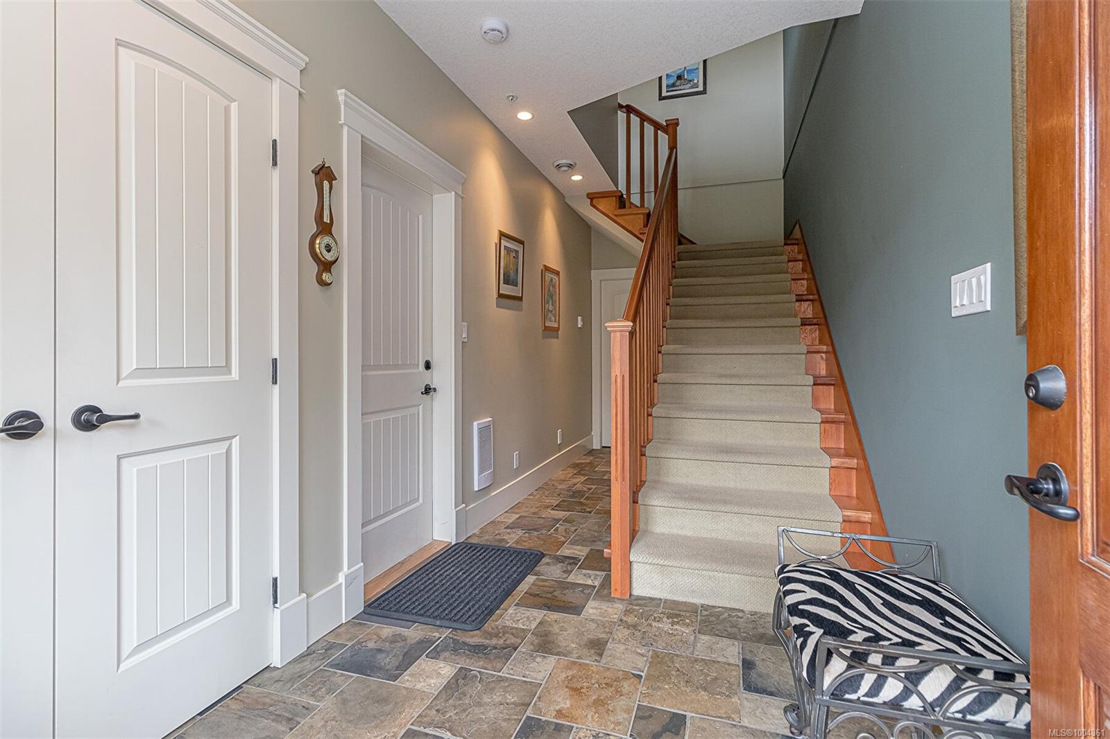 $665,000 - 4814 Bridgewood Close<br>British Columbia, V9V 0A1