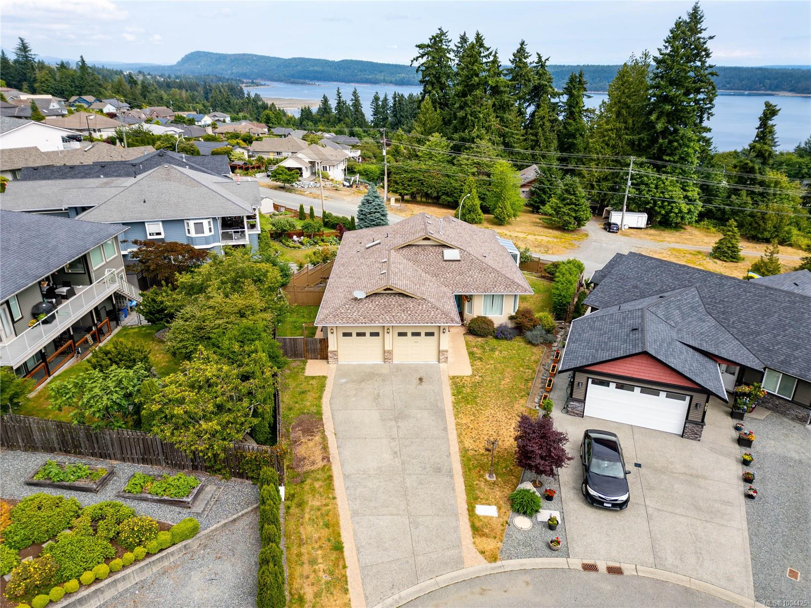 $1,033,000 - 563 Halliday Pl<br>British Columbia, V9G 2C3