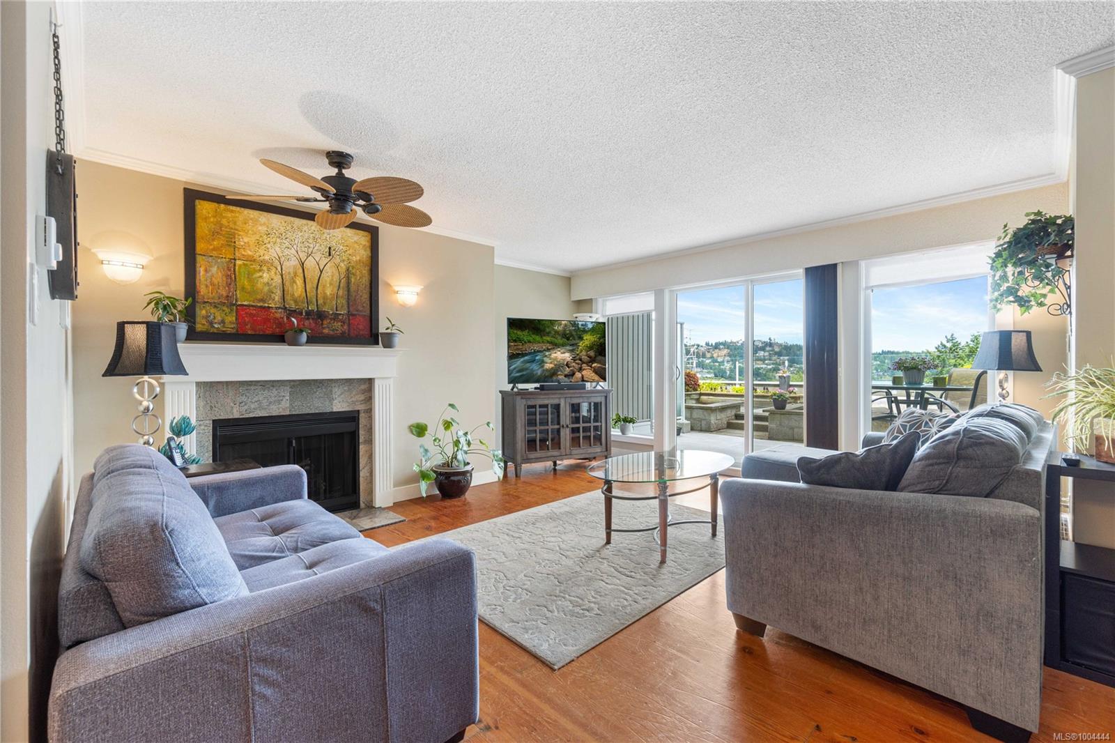 $499,000 - 2560 Departure Bay Rd<br>British Columbia, V9S 5P1