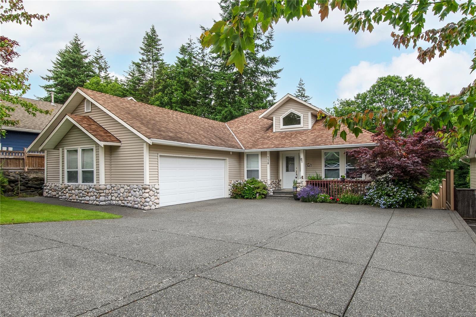 $1,099,000 - 228 Maryland Rd<br>British Columbia, V9W 8H5