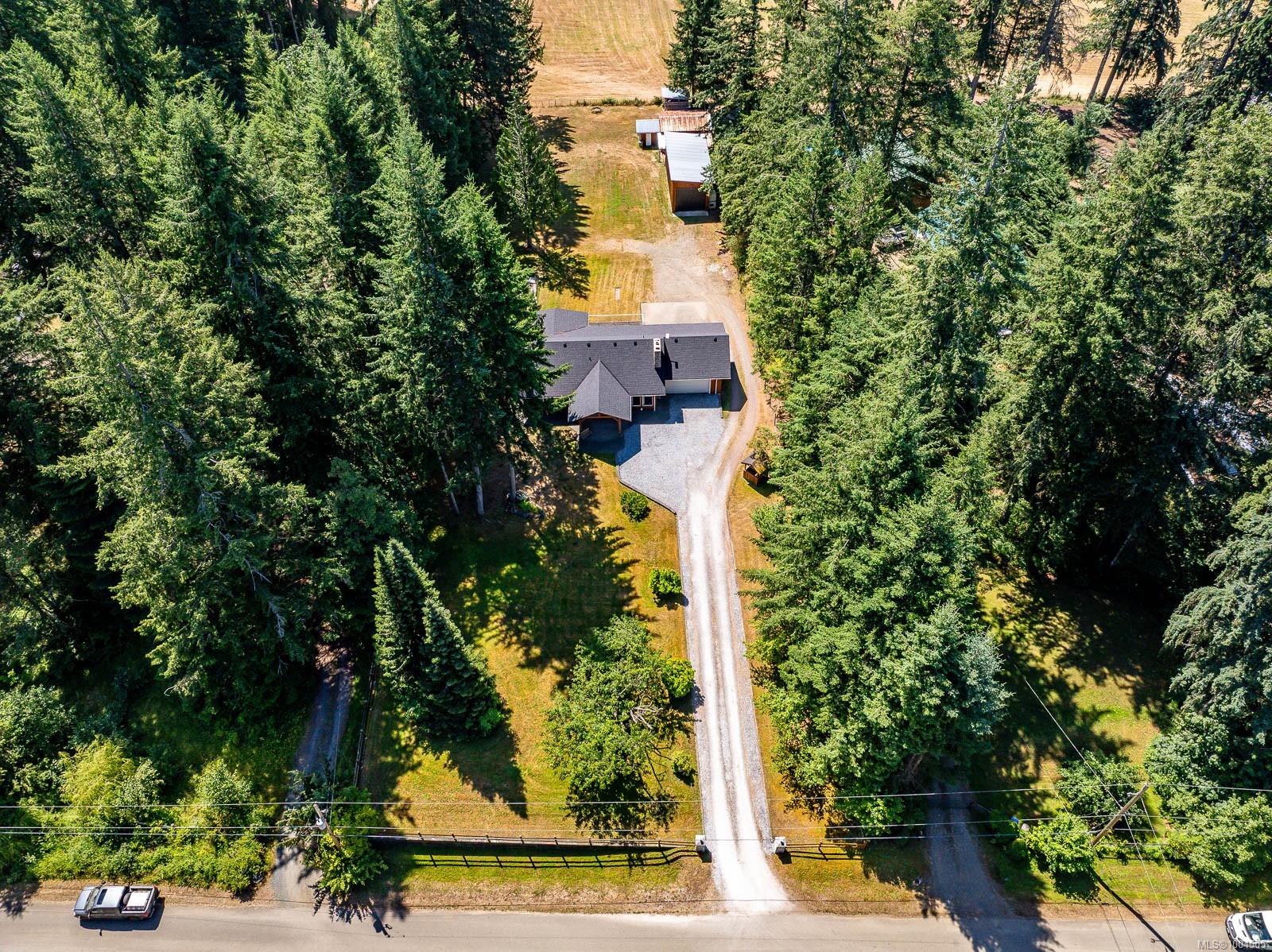 $1,225,000 - 2001 Dzini Rd<br>British Columbia, V9J 1H1