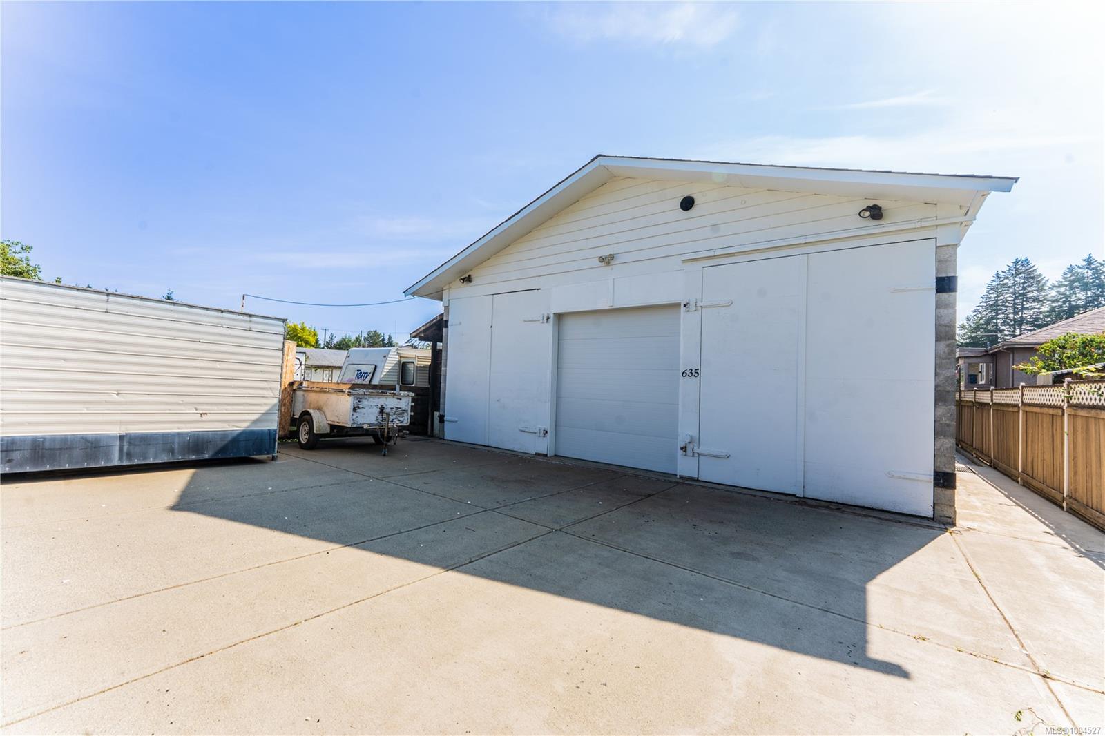 $795,000 - 635 Park Ave<br>British Columbia, V9R 4H5