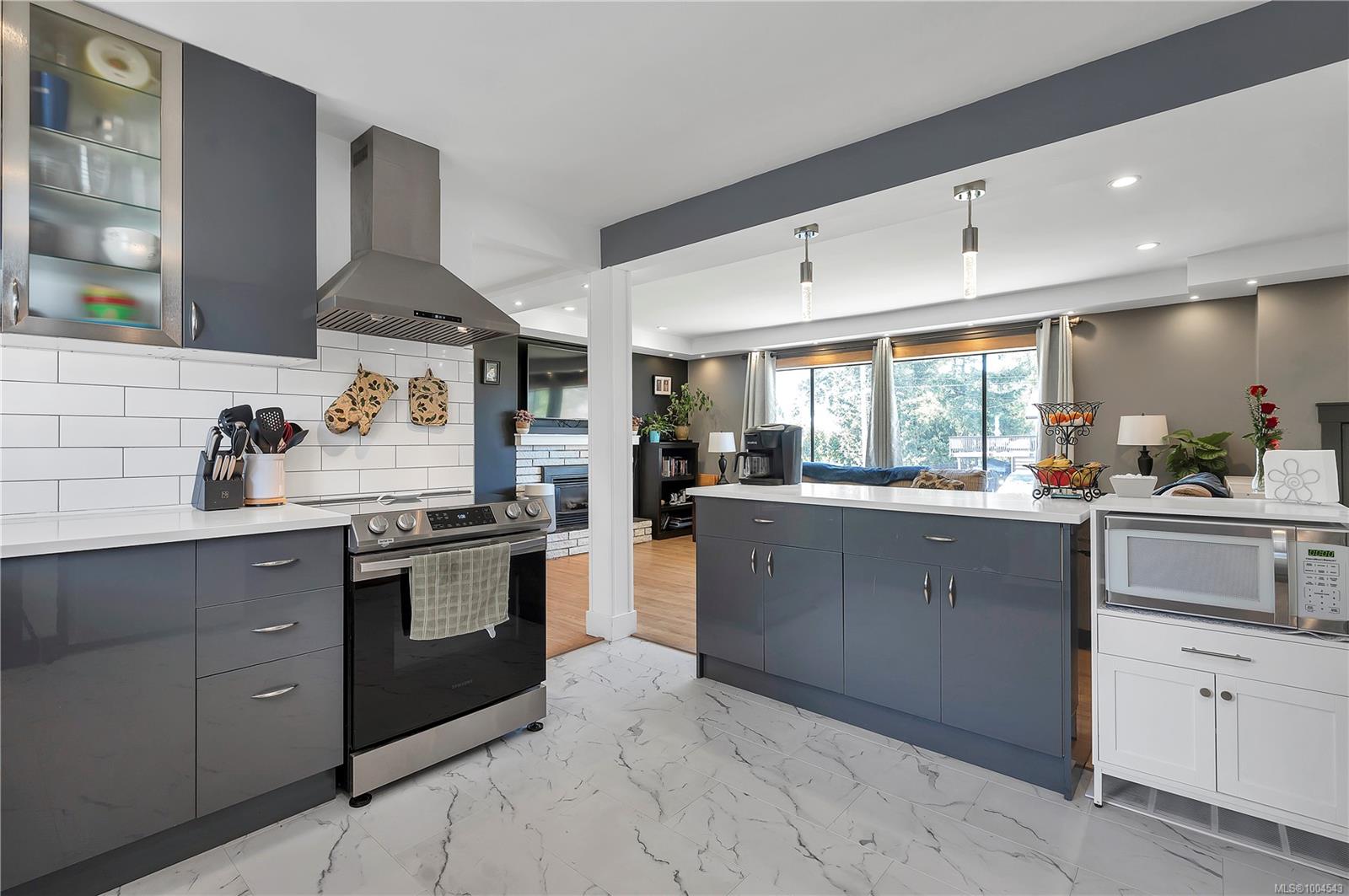 $739,900 - 465 Elizabeth Rd<br>British Columbia, V9W 3R4