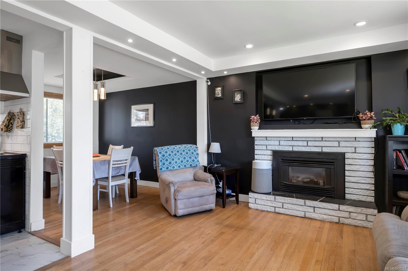 $739,900 - 465 Elizabeth Rd<br>British Columbia, V9W 3R4