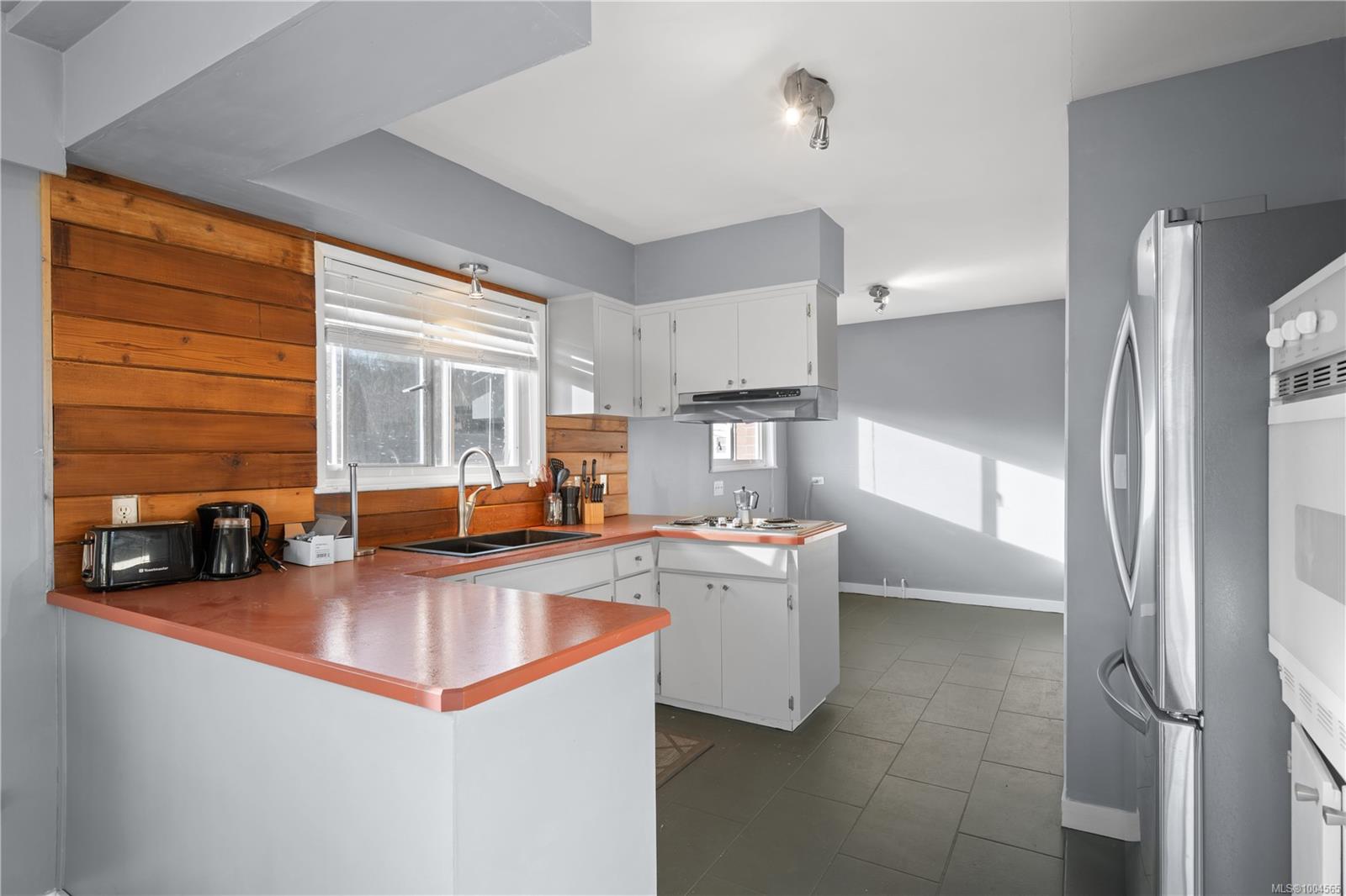 $700,000 - 3871 Warren Ave<br>British Columbia, V0R 2V0