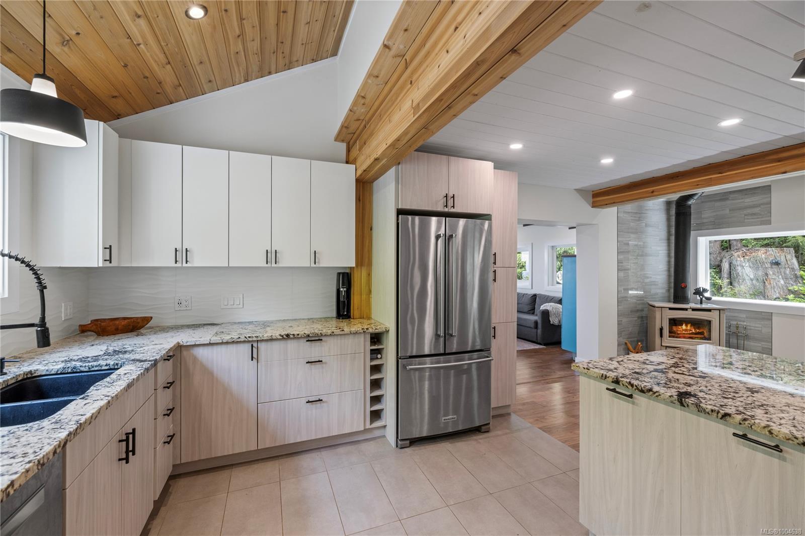 $949,000 - 1870 Wallace Wood Way<br>British Columbia, V9K 2L6