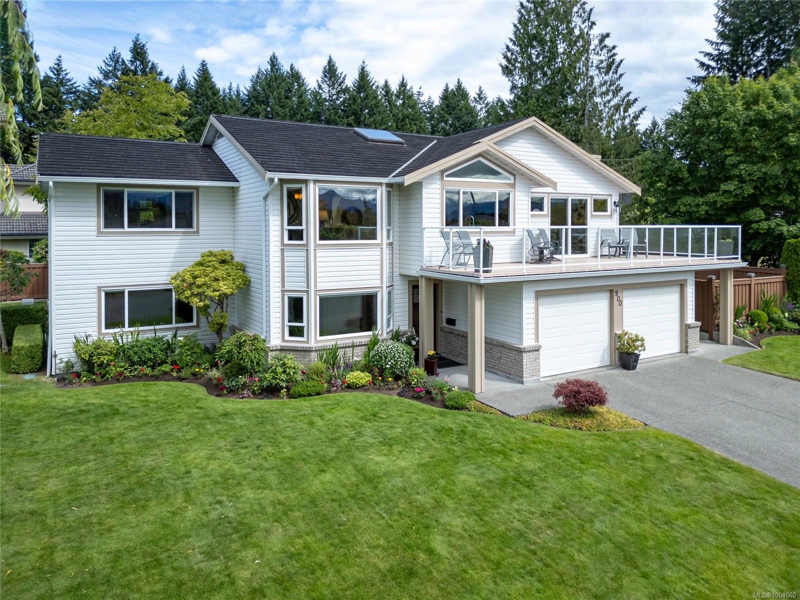 $1,250,000 - 900 Highwood Dr<br>British Columbia, V9M 3R5