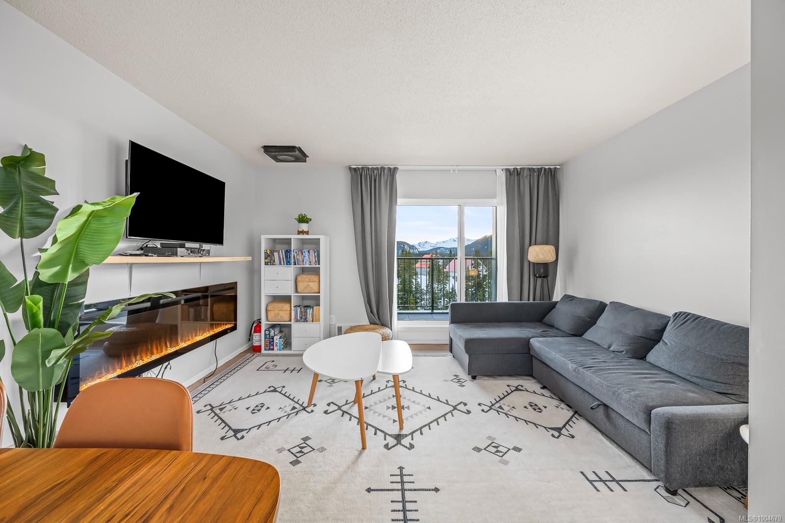 $359,900 - 695 Castle Crag Cres<br>British Columbia, V9J 1L0