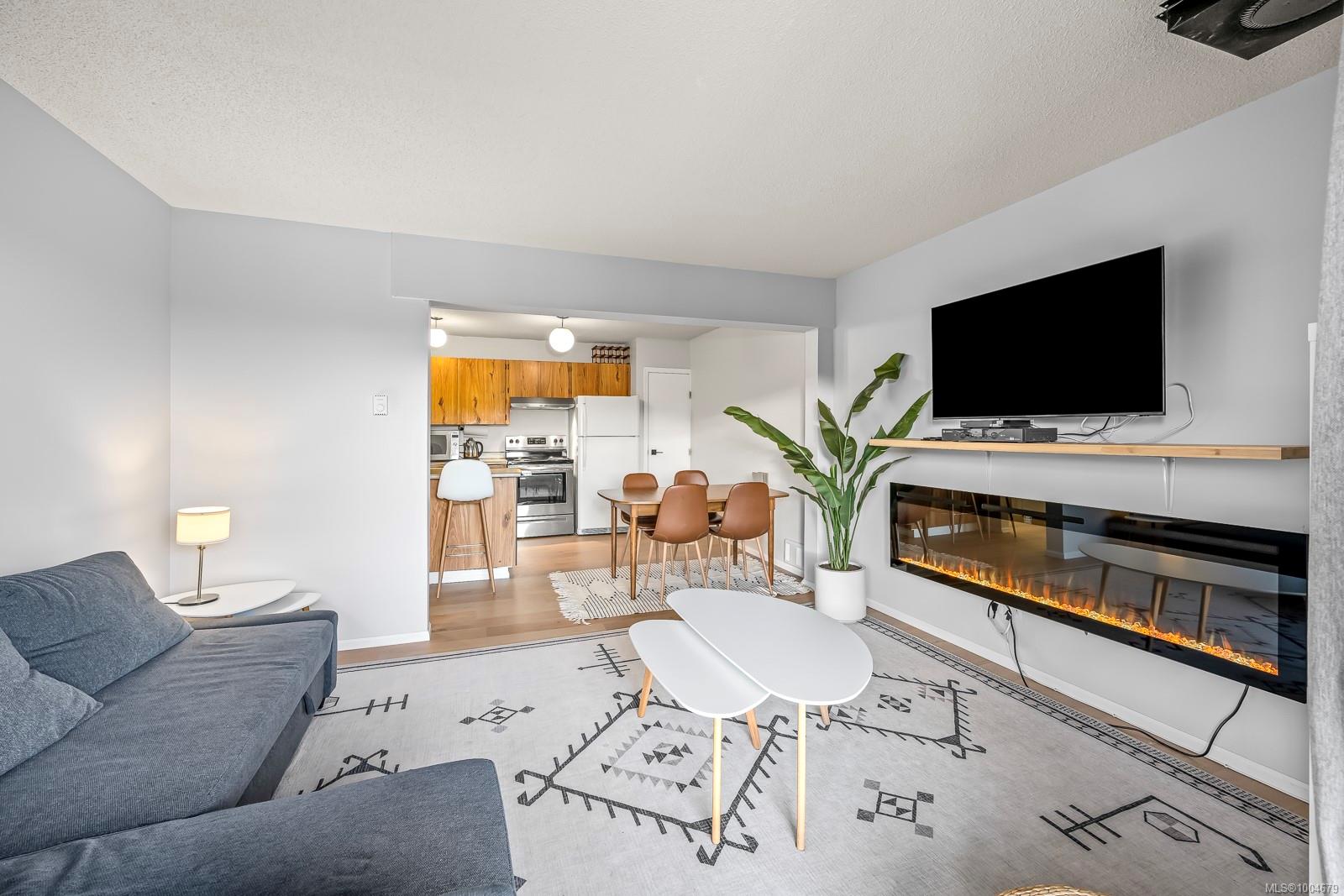 $359,900 - 695 Castle Crag Cres<br>British Columbia, V9J 1L0