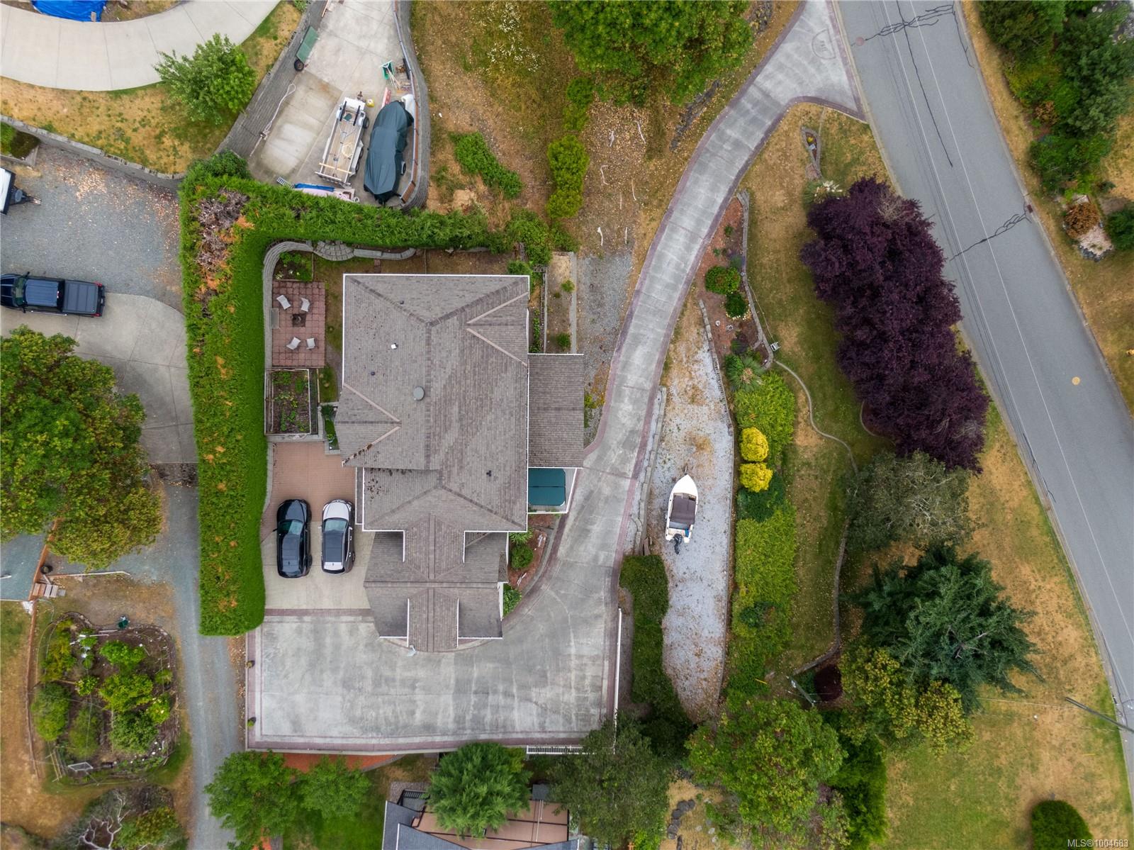 $1,015,000 - 1142 Kathleen Dr<br>British Columbia, V9L 5S4