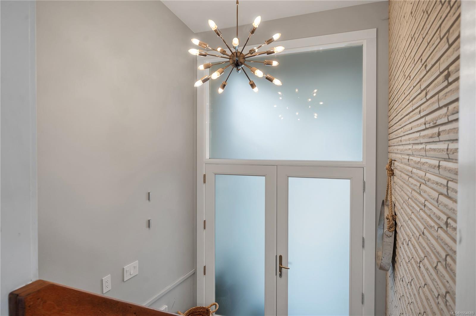 $1,049,900 - 260 Carnegie St<br>British Columbia, V9W 2J5