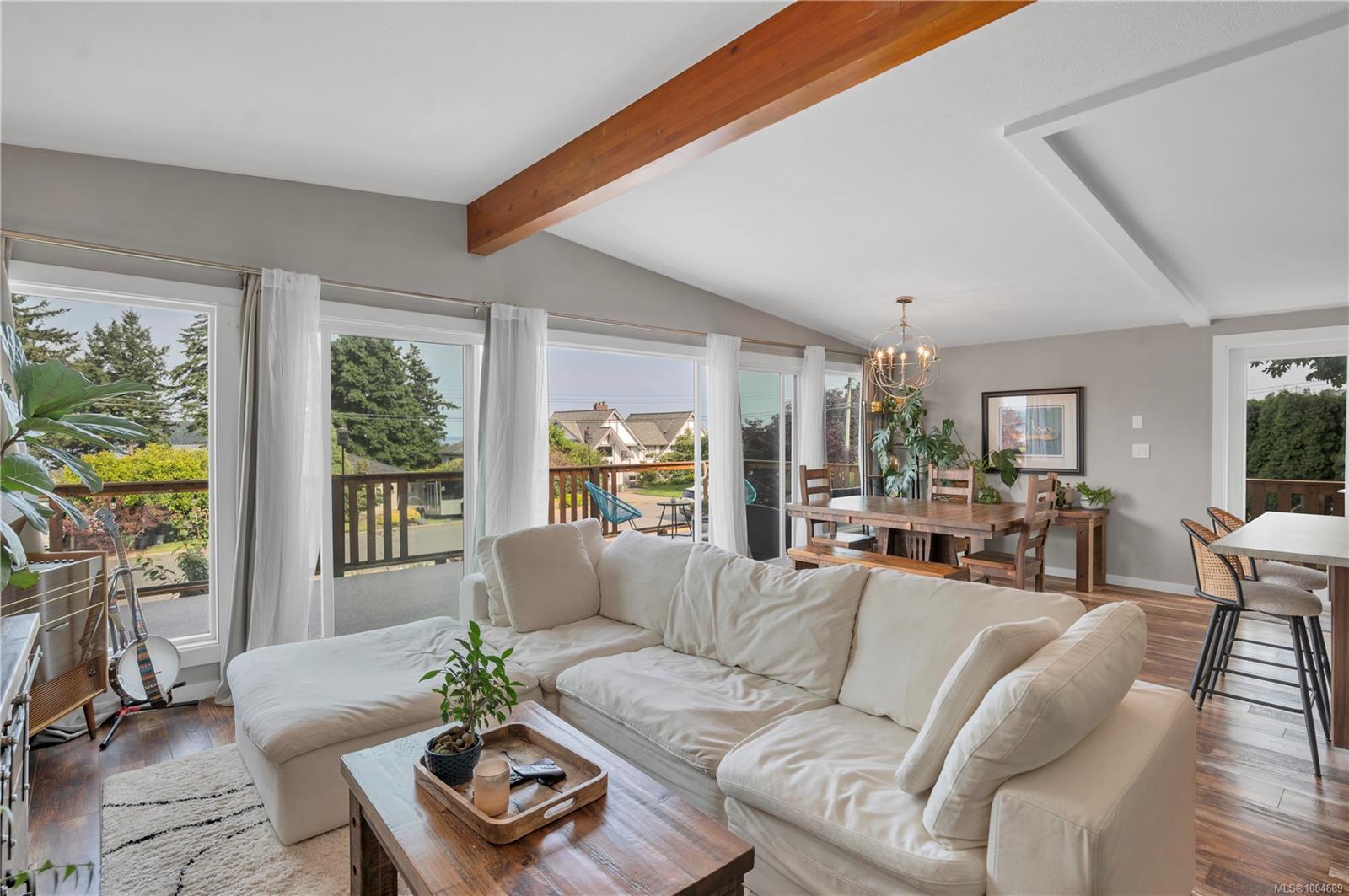 $1,049,900 - 260 Carnegie St<br>British Columbia, V9W 2J5