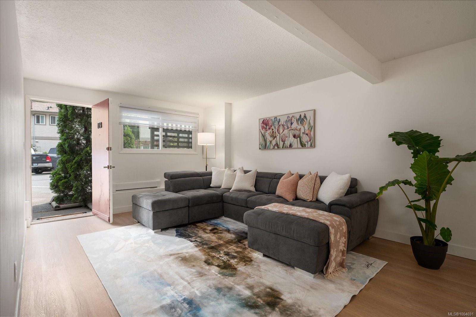 $549,800 - 123 Adams Ave<br>British Columbia, V9S 4R9