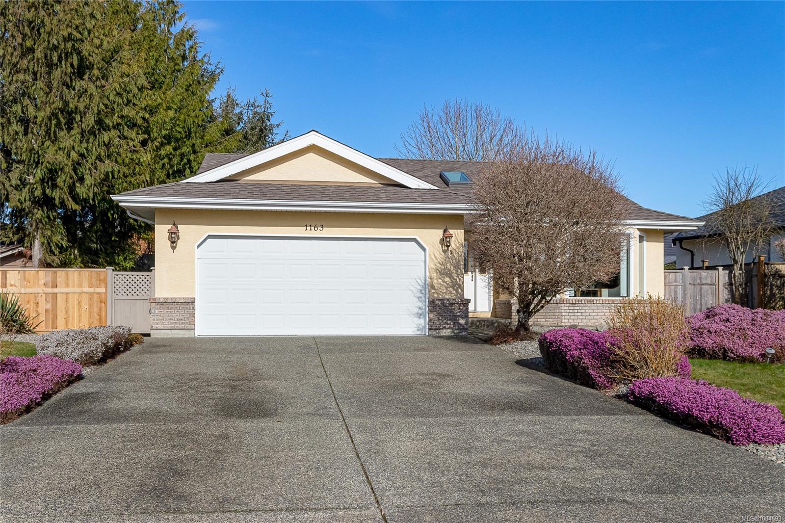 $838,000 - 1163 Wellington Dr<br>British Columbia, V9K 2H6